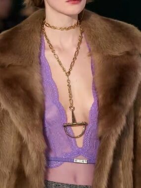 NEW Gold Horsebit Horseshoe Lariat Necklace D-Ring Pendant Quiet Luxury